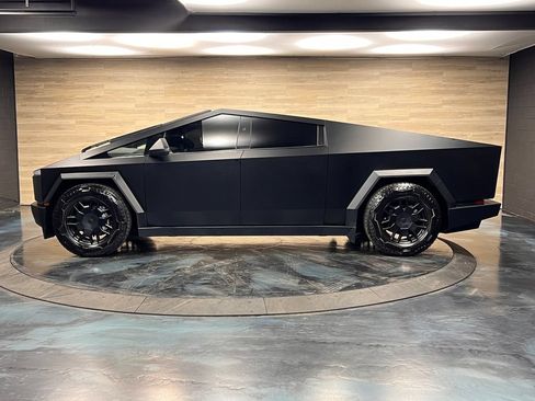 Used 2024 Tesla Cybertruck Cyberbeast AWD/4WD image 18