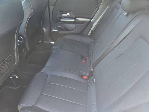 Used 2025 Mercedes-Benz GLA 250 image 11