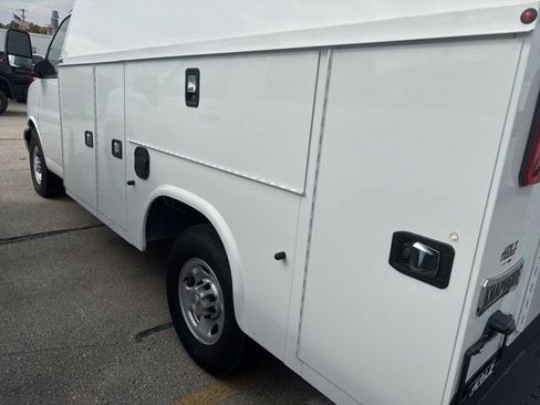 New 2025 Chevrolet Express 3500 w/ Power Convenience Package RWD image 5