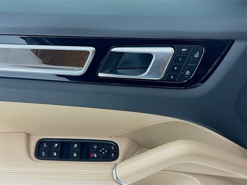 Used 2023 Porsche Cayenne S image 11