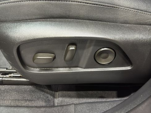 Used 2025 Chevrolet Equinox LT w/ Convenience Package II image 15