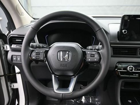 New 2025 Honda Pilot Touring image 18