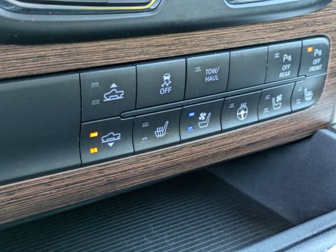 Used 2017 RAM 1500 Laramie w/ Convenience Group image 30