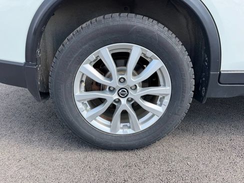 Used 2020 Nissan Rogue S FWD image 17