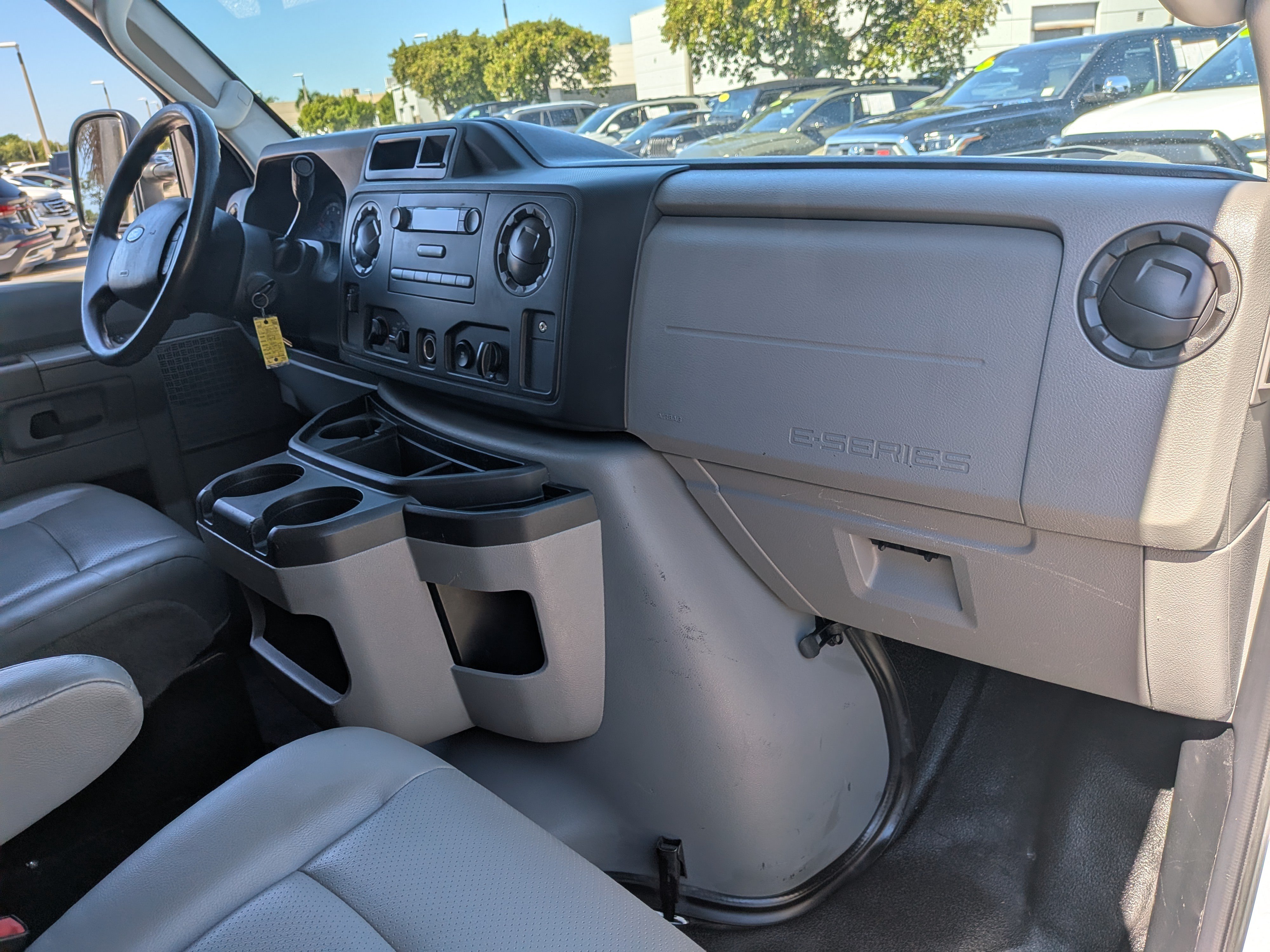 Used 2014 Ford E-350 and Econoline 350 Super Duty RWD image 16