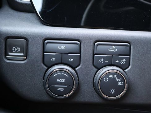 Used 2023 Chevrolet Silverado 1500 LT AWD/4WD image 35