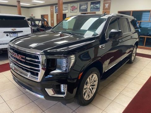 Used 2023 GMC Yukon XL SLT AWD/4WD image 1