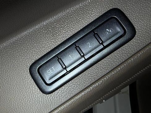 Used 2015 Chevrolet Suburban LT RWD image 33