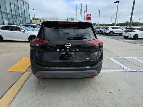Used 2023 Nissan Rogue SV w/ SV Premium B Package image 5