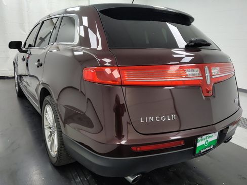Used 2019 Lincoln MKT AWD image 5