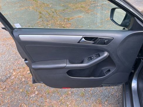 Used 2017 Volkswagen Jetta S image 14