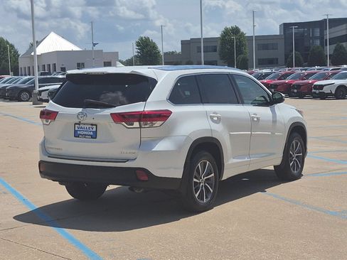 Used 2018 Toyota Highlander XLE AWD/4WD image 6