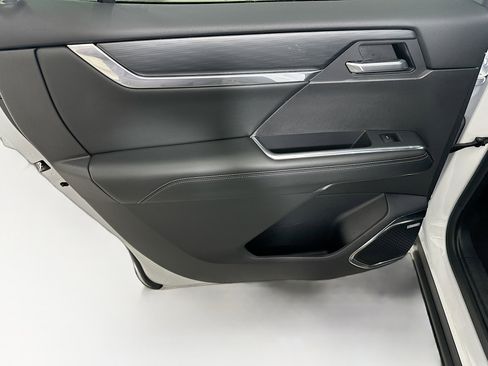 Used 2025 GMC Acadia Elevation image 26