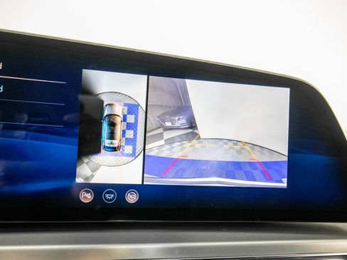 Used 2023 Cadillac Lyriq 2WD image 19