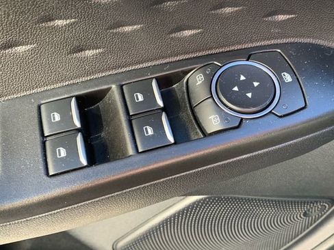 Used 2020 Ford Escape SE image 24