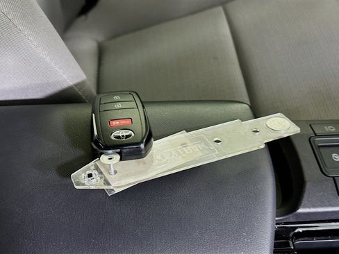 Used 2023 Toyota Prius LE FWD image 33