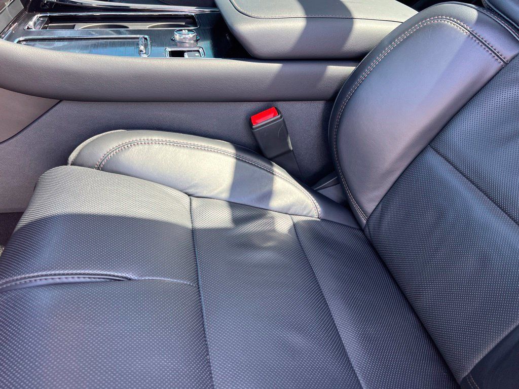 Used 2025 Lincoln Aviator Reserve w/ Luxury Package RWD image 8