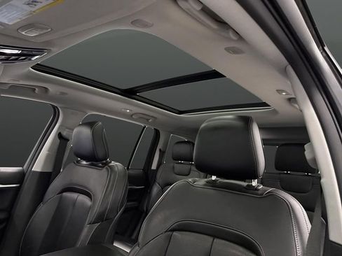 Used 2023 Jeep Grand Cherokee 4WD 4xe w/ Luxury Tech Group II image 7