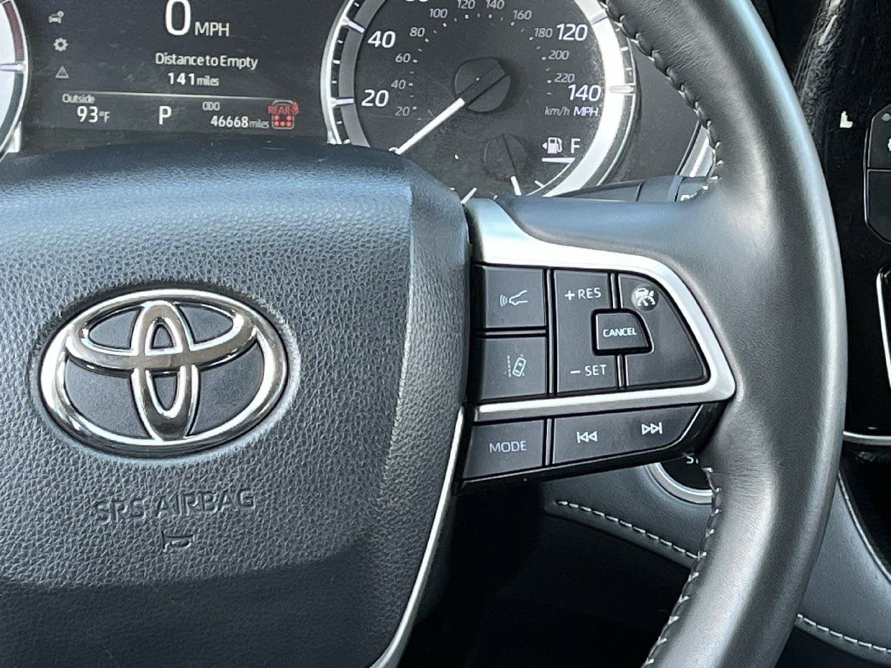 Used 2024 Toyota Highlander XLE FWD image 14