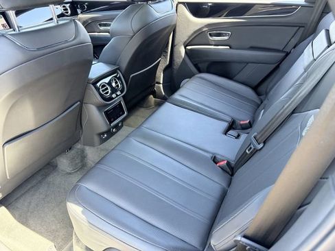 Used 2021 Bentley Bentayga AWD/4WD image 23