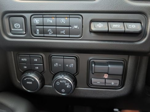 Used 2024 Chevrolet Tahoe High Country w/ Advanced Technology Package AWD/4WD image 28