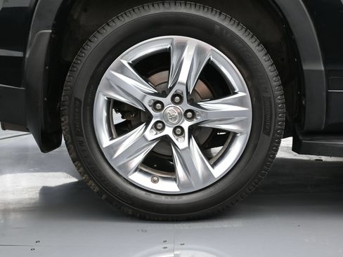 Used 2015 Toyota Highlander Limited Platinum AWD/4WD image 18