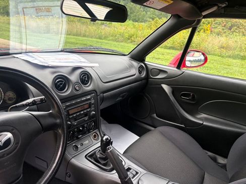Used 2002 MAZDA MX-5 Miata RWD image 24