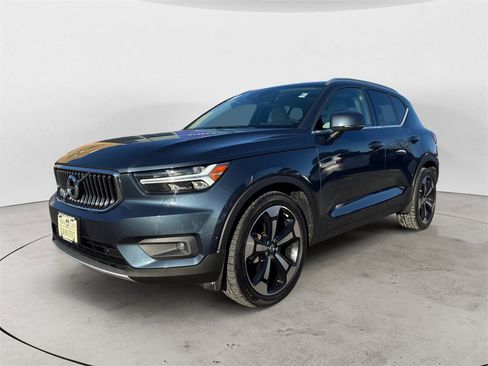 Used 2019 Volvo XC40 T5 Inscription image 2