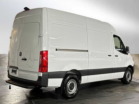 Used 2025 Mercedes-Benz Sprinter 2500 image 3