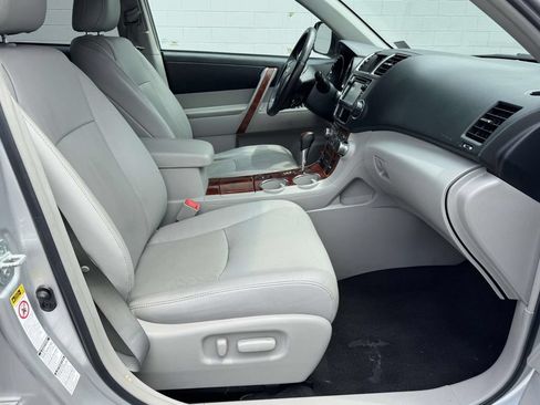 Used 2013 Toyota Highlander Limited AWD/4WD image 14