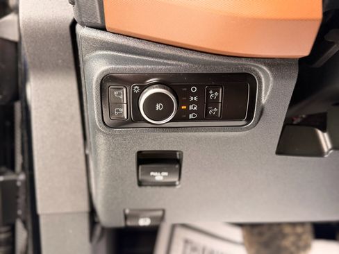 Used 2024 Ford Bronco Outer Banks image 12