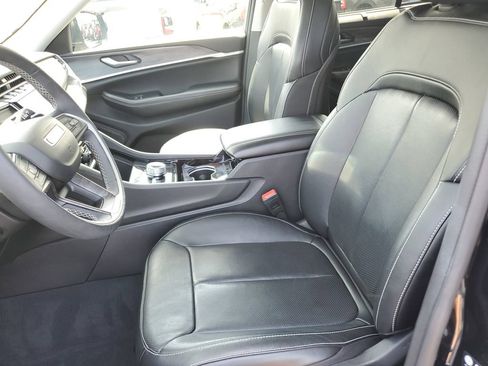Certified 2023 Jeep Grand Cherokee Limited w/ Luxury Tech Group II AWD/4WD image 17