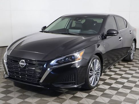 Used 2024 Nissan Altima 2.5 SL FWD image 10