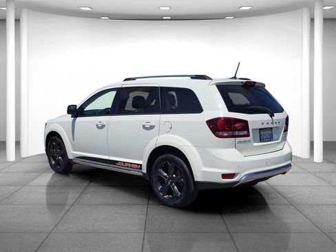 Used 2020 Dodge Journey Crossroad FWD image 4