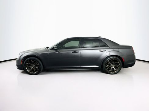 Used 2018 Chrysler 300 S w/ 300S Premium Group RWD image 4