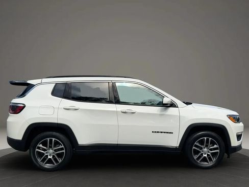 Used 2018 Jeep Compass Latitude w/ Popular Equipment Group FWD image 4