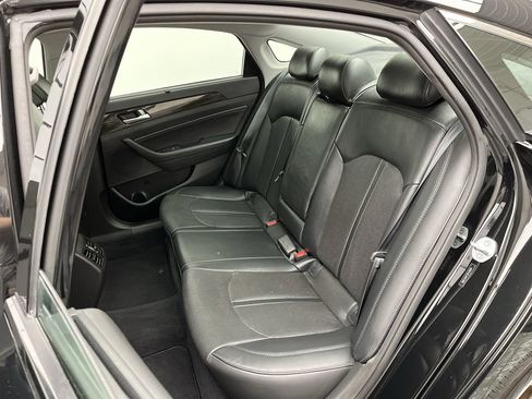 Used 2015 Hyundai Sonata Limited w/ Option Group 06 FWD image 12
