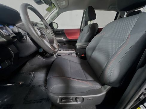 Used 2022 Toyota Tacoma SR5 RWD image 15