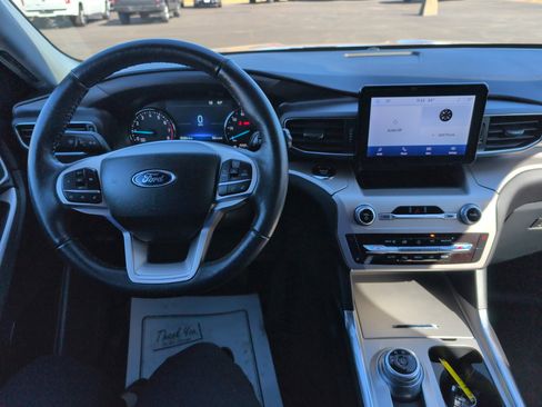 Used 2022 Ford Explorer XLT w/ Equipment Group 202A image 17