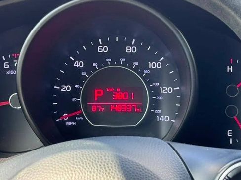 Used 2017 Kia Soul + FWD image 18
