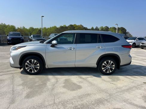 Used 2023 Toyota Highlander XLE FWD image 8
