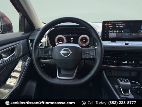 Certified 2025 Nissan Rogue SL FWD image 26