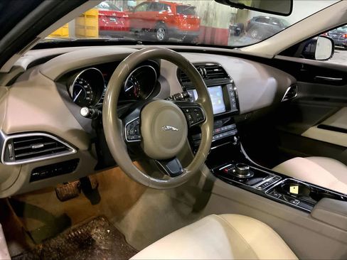 Used 2017 Jaguar XE Premium image 17