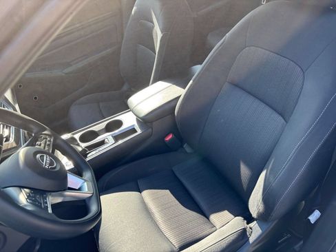 Used 2025 Nissan Altima 2.5 SV FWD image 36