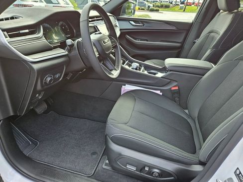 New 2024 Jeep Grand Cherokee Laredo X w/ Luxury Tech Group I RWD image 10