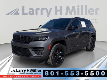 Used 2025 Jeep Grand Cherokee Altitude