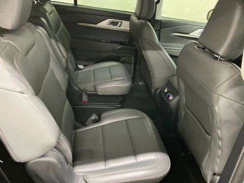 Used 2025 Ford Explorer Active w/ Active Comfort Package image 19