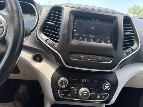 Used 2021 Jeep Cherokee Latitude Lux w/ Trailer Tow Group AWD/4WD image 7