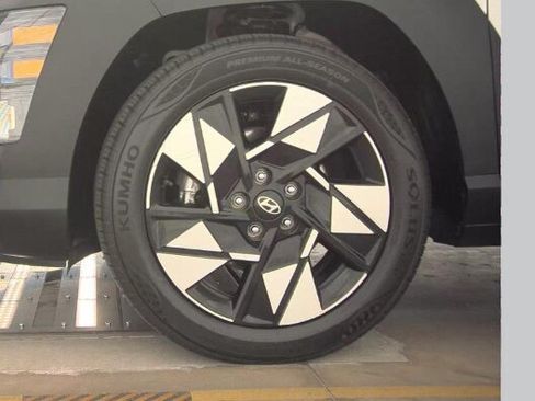 Used 2024 Hyundai Kona SEL FWD image 6