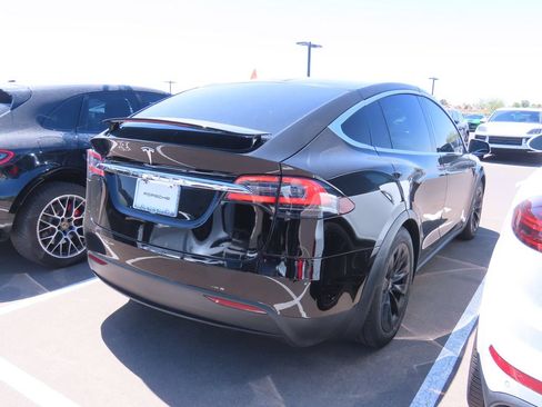 Used 2018 Tesla Model X 100D AWD/4WD image 3